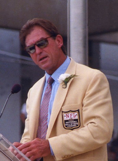 Jack Youngblood giving his Pro Football Hall of Fame induction speech in 2001