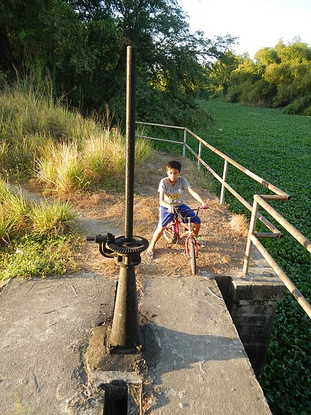 File:Jf8709 Scenery Dam Paguiruan Floridablanca Pampangafvf 29.JPG