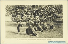 Minangkabau knife karambit fencing dancers (Tukang Mancak) on the west coast of Sumatra, 1897 KITLV 37392 - Demmeni, Jean - Minangkabau dancers on the West coast of Sumatra - 1897.tif