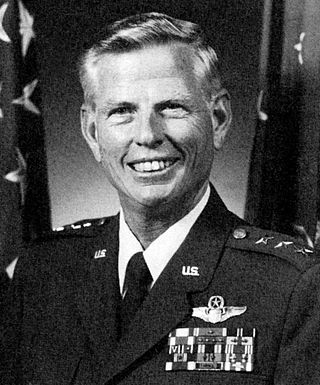 <span class="mw-page-title-main">Kenneth L. Peek Jr.</span> United States Air Force general (1932–2020)
