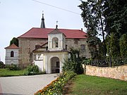Kapliczka i stary kościół