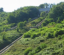 Die RWE-Leuchtbuchstaben an den alten Druckrohren