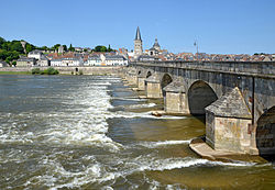 Le vieux pont sur la Loire à La Charité sur Loire