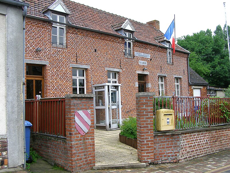 File:LaFlamengrieMairie200507.JPG