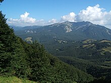 Monte La Nuda con Cerreto Laghi e il passo del Cerreto.