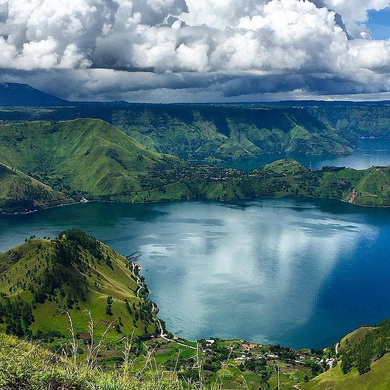 File Lake Toba  North Sumatra Indonesia jpg Wikimedia 