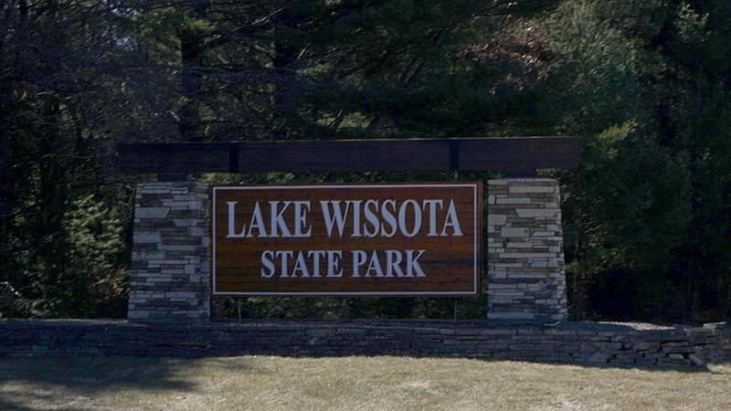 File:Lake Wissota State Park Entrance Sign.jpg