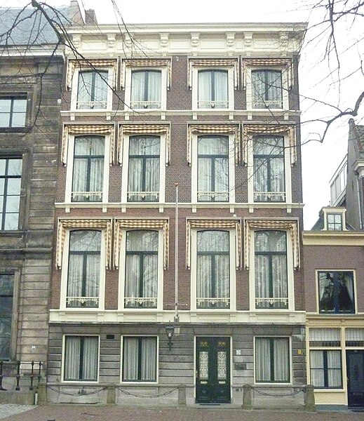 File:Lange Voorhout 78 Russenhuis.jpg