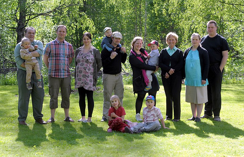 File:Lauri Kosonen's Family 2012.jpg