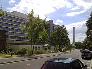 Leopoldina-Krankenhaus Schweinfurt: Lage, Namensgebung, Geschichte