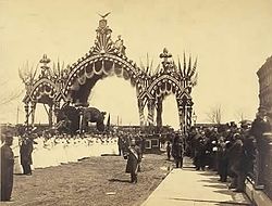 Lincoln Chicago arch.jpg