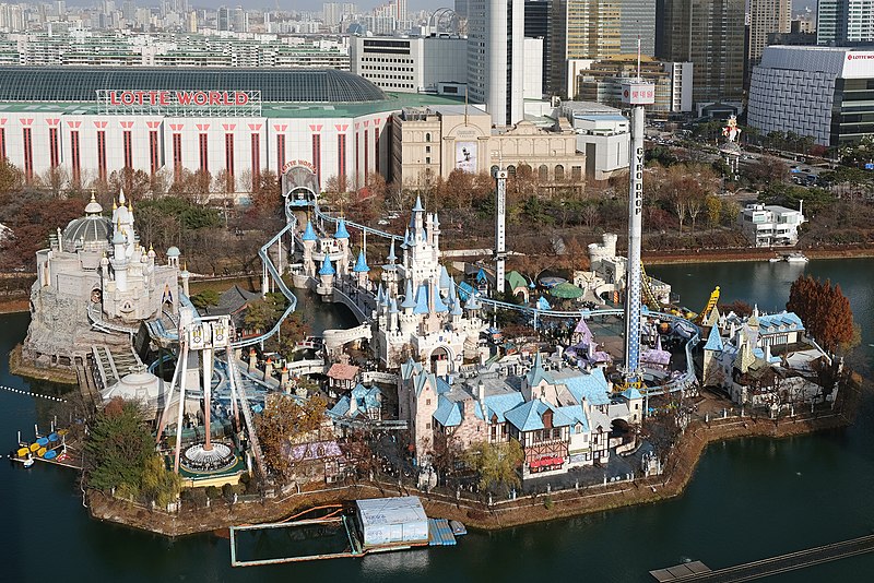 File:Lotte World day view 1.jpg
