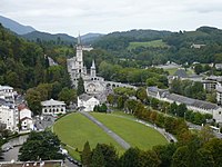 Lourdes - Santuario visto dal forte.JPG