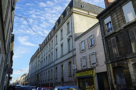 Façade du lycée Jean-Jaurès.