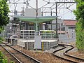 新那加駅プラットホーム