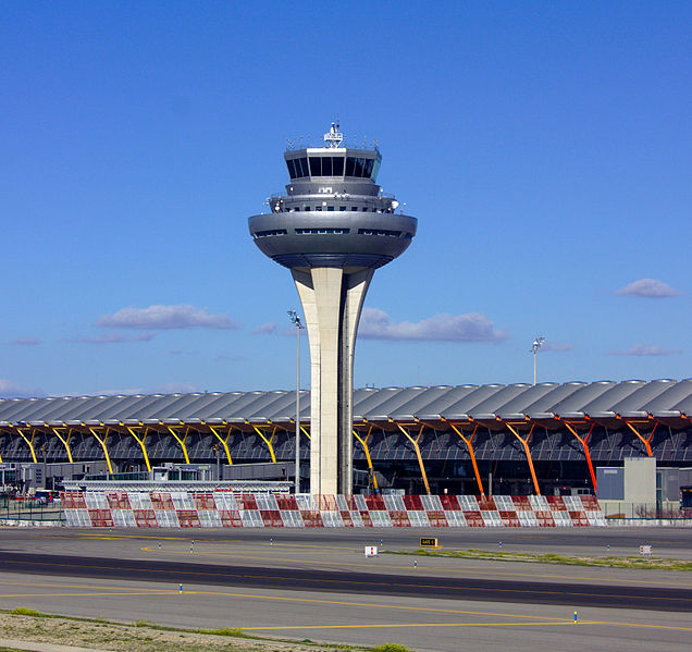 File:Madrid Barajas Airport ATC T4 2.jpg