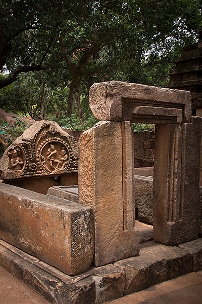 File:Mahakuta Group of Temples 03 Shiva Temple.jpg