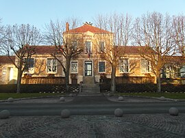 Das Rathaus von Santeny