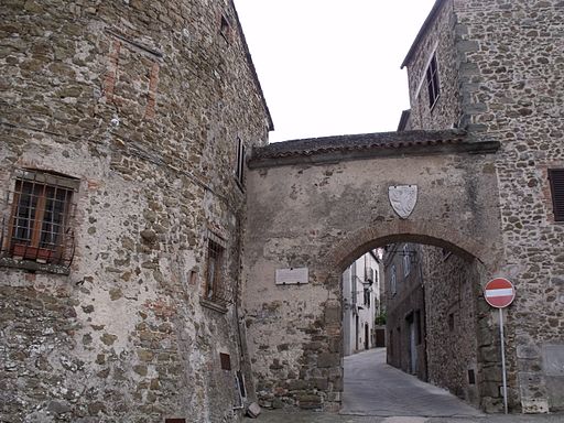 Manciano, Porta Fiorella