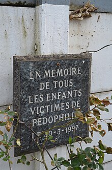 Marcinelle - route de Philippeville - monument aux enfants victimes de pédophilie - 03.jpg