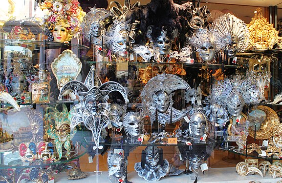 Show window in a mask shop in Venice