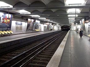 Metro Charles Michel Paris.jpg