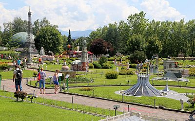 Турист парк. Австрийский парк современный. Парк тур.