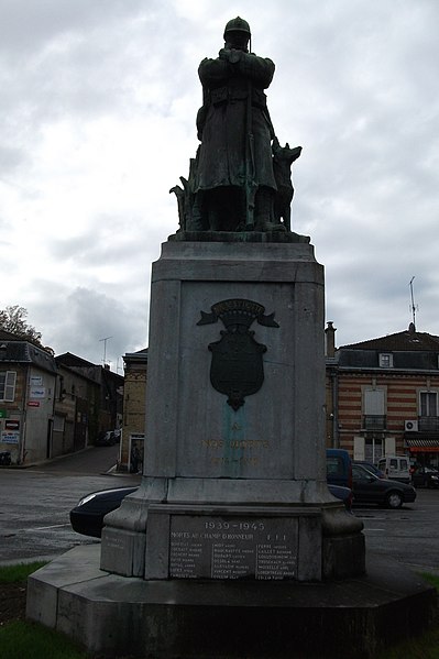 File:Monument aux morts 3725.JPG