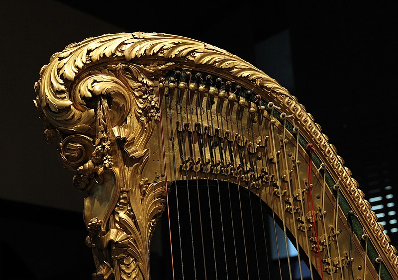 File:Musée de la musique Paris 10022019 Harpe Erard 1873 Détail mouvement 1319.jpg