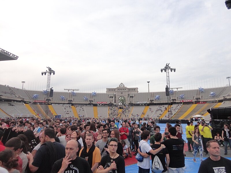 File:Muse concert in Estadi Olímpic Lluís Companys, Barcelona - inner panoramic.JPG