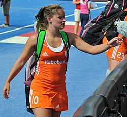 Келли Йонкер в матче с Польшей на чемпионате Европы-2015