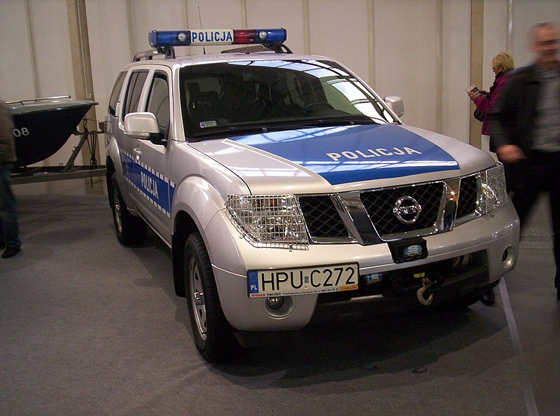 File:Nissan Pathfinder (R51) police front Poznan 2011.jpg