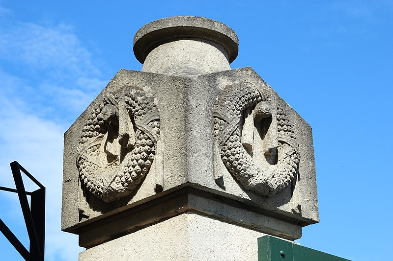 File:Orsay Cimetière 2012 02.jpg