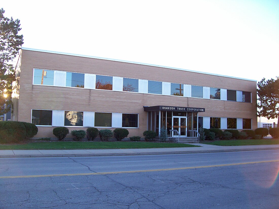 File:OshkoshTruckBuilding.jpg