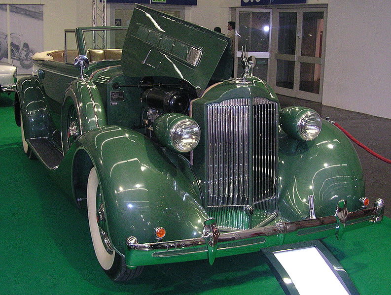 File:Packard Victoria Eight Cabrio vr.jpg