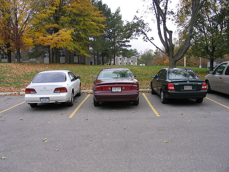 File:Parking lot at St. Jerome's University, UW (2512007).jpg