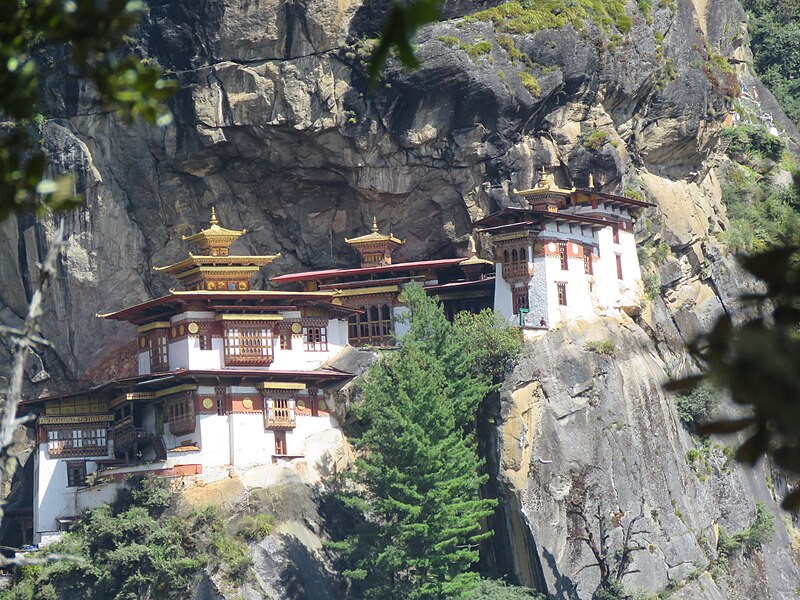 File:Paro Taktsang, Taktsang Palphug Monastery, Tiger's Nest -views from the trekking path- during LGFC - Bhutan 2019 (254).jpg