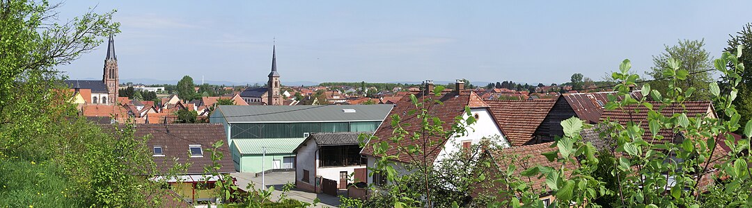 Vue panoramique de Weitbruch depuis la rue de l'Église.