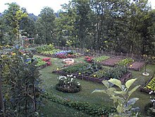 Medieval-style garden from Coucy, France Photo Chateau-de-Coucy jardin 01.jpg