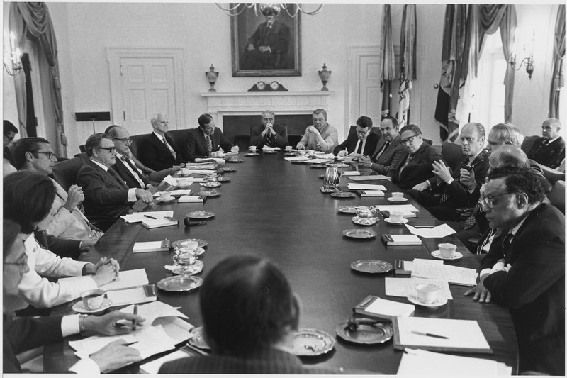 File:Photograph of President Gerald R. Ford Presiding Over an Afternoon Cabinet Meeting in the Cabinet Room - NARA - 186811.tif