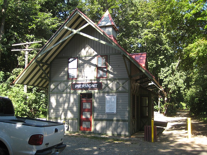 File:Piermont Erie Railroad station.jpg