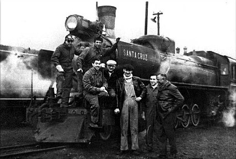 File:Porta and crew with RFIRT's Santa Cruz loco-1959.jpg