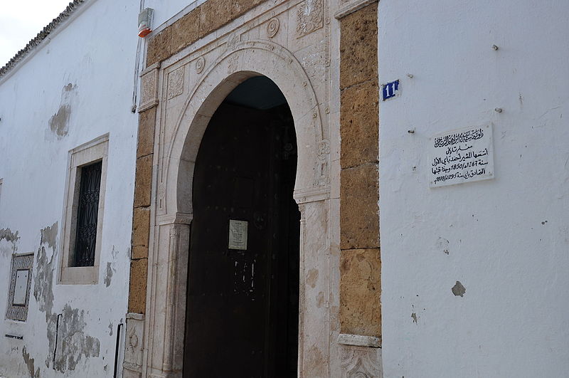 File:Porte d'entrée à la zaouia.JPG