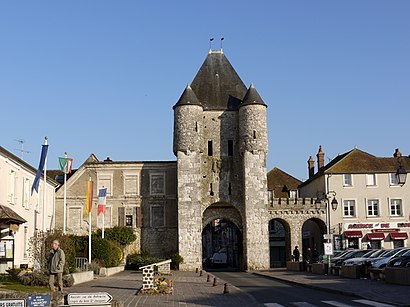 How to get to Moret-Sur-Loing with public transit - About the place