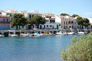 Portocolom (historische haven, botenhuizen)