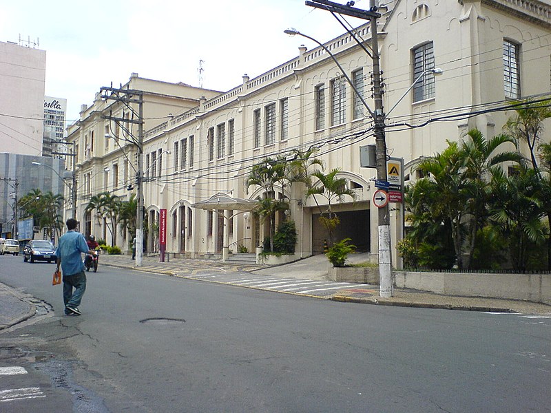 File:Prédio Antigo na Rua José Paulino - panoramio.jpg