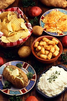 Various, typically American potato preparations: (clockwise from top left) potato chips, hash browns, tater tots, mashed potato, and a baked potato PreparedPotatoes.jpg