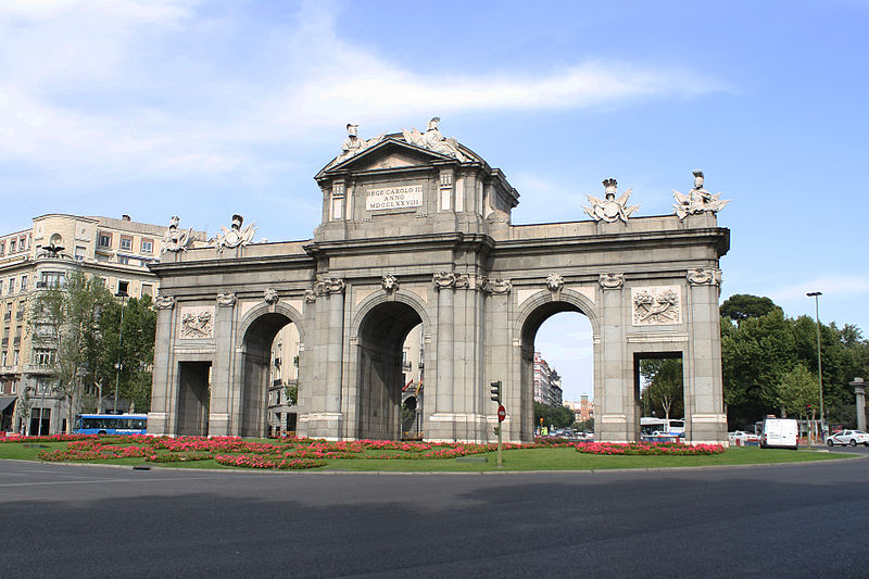 File:Puerta de Alcalá ("Alcalá Gate"), Madrid, Spain.jpg