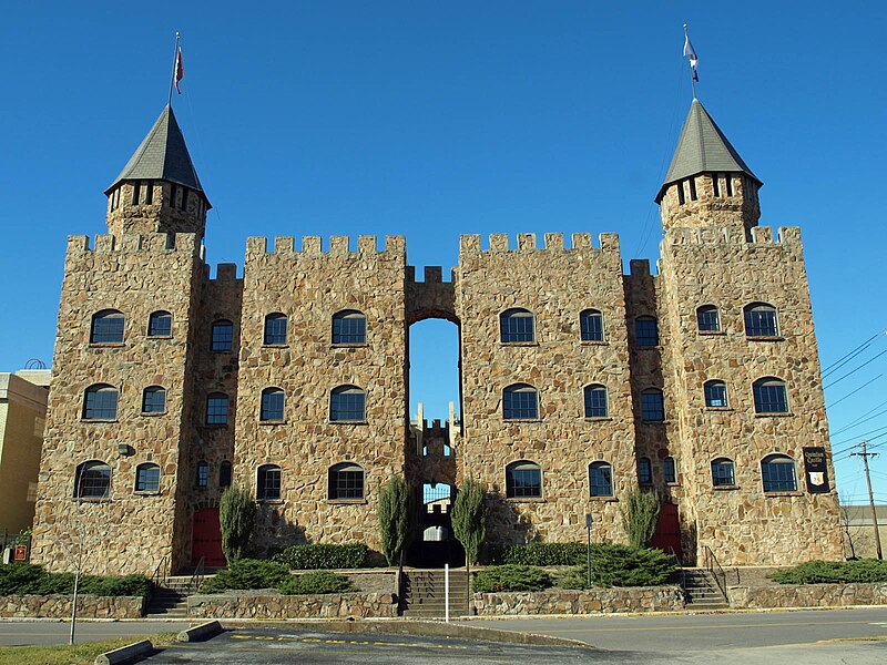 File:Quinlan Castle Dec 2012 1.jpg