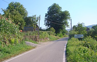 Intrarea în satul Sălașuri